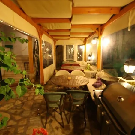 Three Palms Apartment