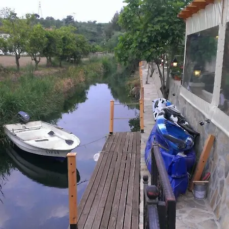 Three Palms Apartment *