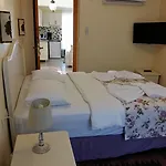 Three Palms Apartment