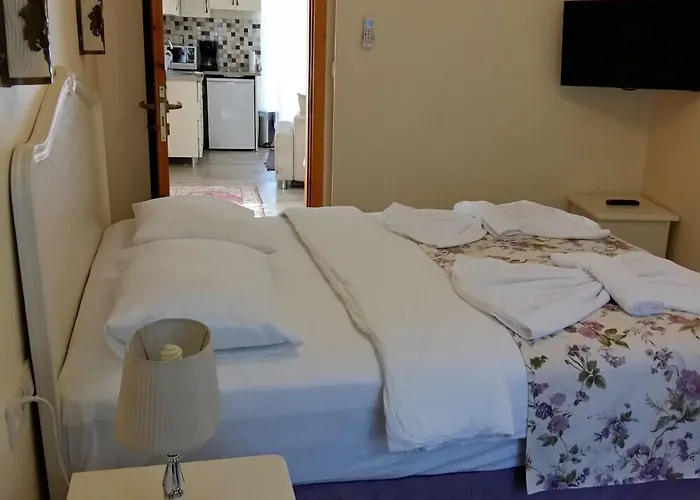 Three Palms Apartment